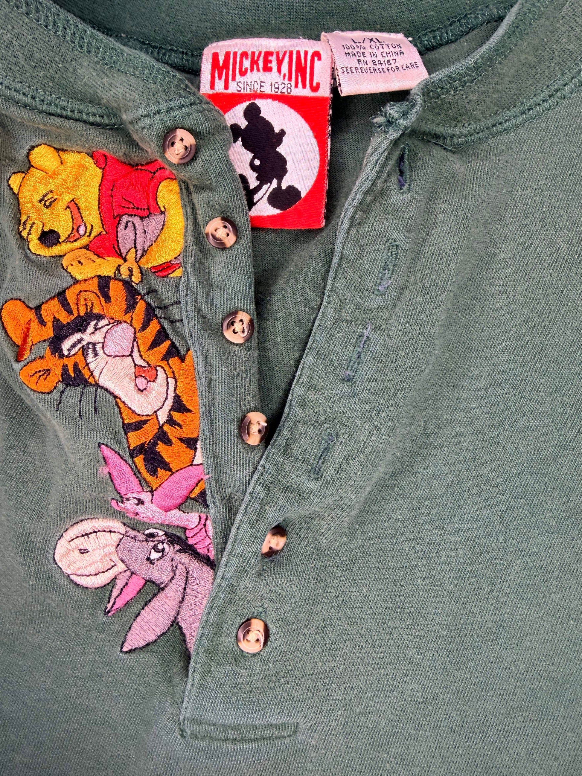 Vintage embroidered Winnie the Pooh long-sleeved forest green tshirt size l/xl