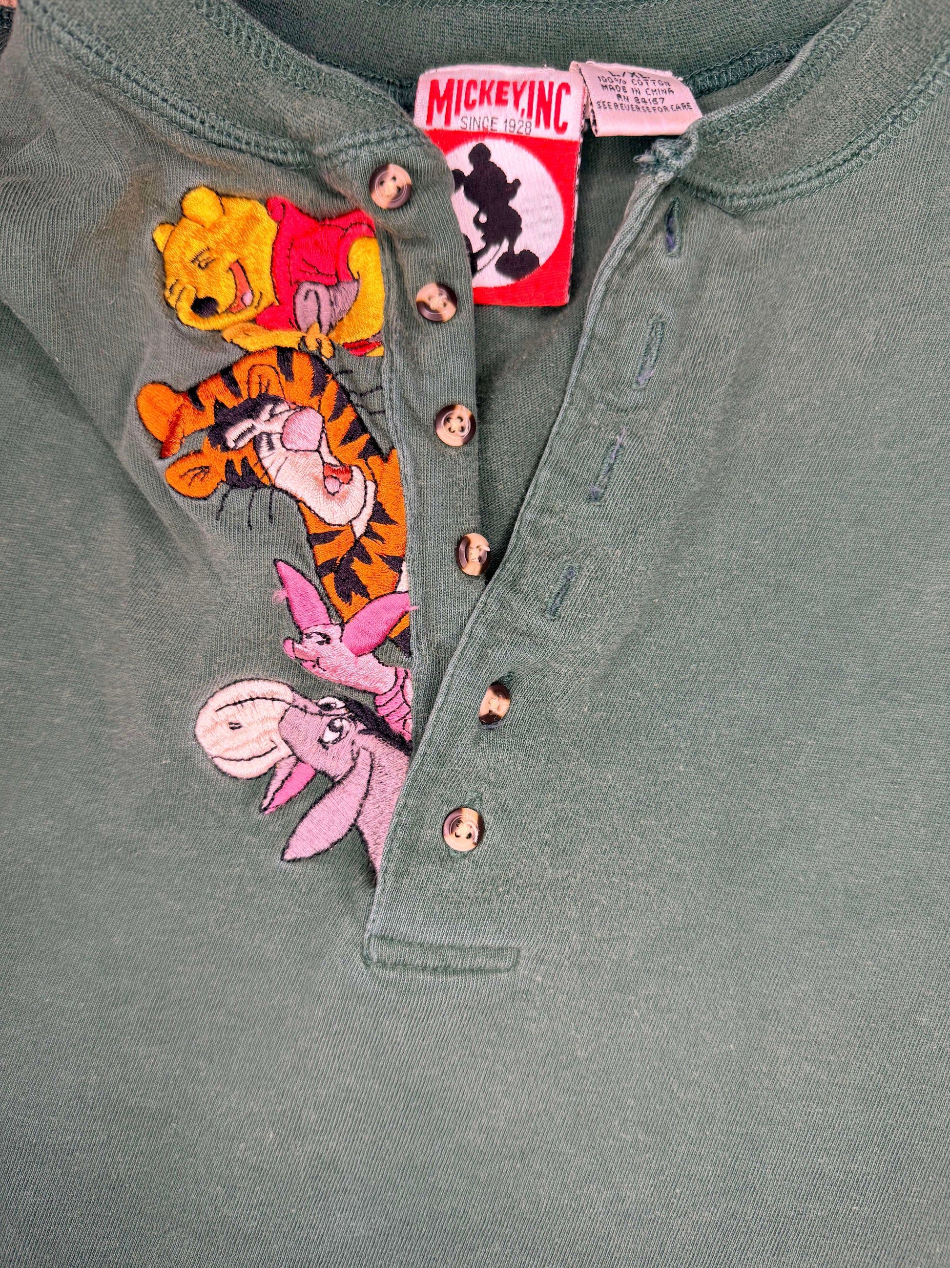 Vintage embroidered Winnie the Pooh long-sleeved forest green tshirt size l/xl